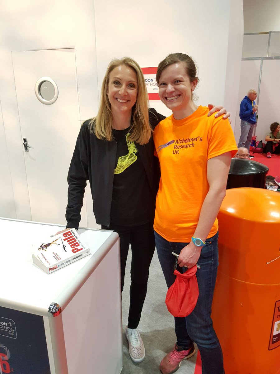 BaggersLaura's tweet photo. Still buzzing frm last wkend. Met my hero @paulajradcliffe, ran 2:52(PB) @LondonMarathon, raised £1k for #TeamARUK https://t.co/ooRt4lnfDD
