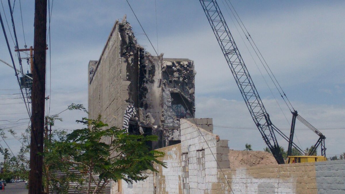 lavozfrontera's tweet photo. #LaVozdelmomento
Los últimos avances de la demolición de #Maltera o la #Cervecería de #Mexicali https://t.co/yTVUBsz3rZ
