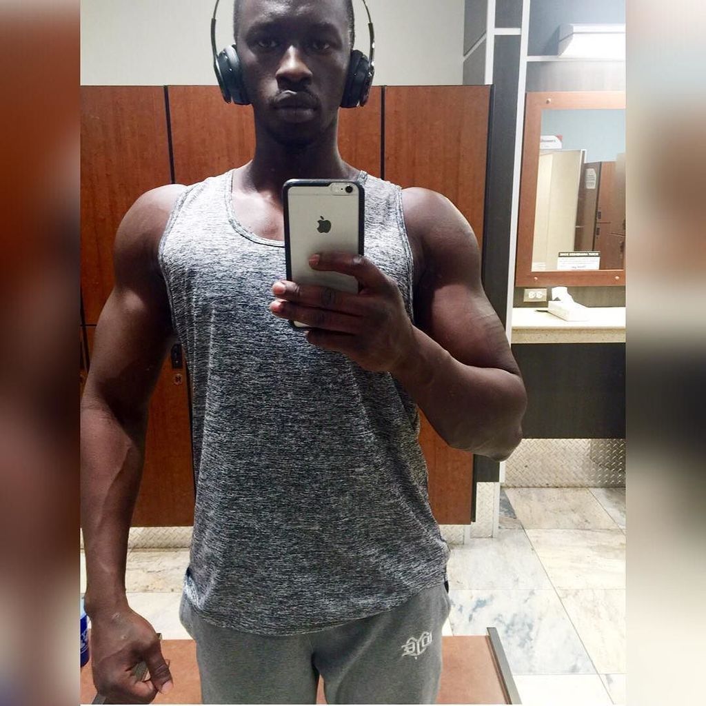 SecretFitFam's tweet photo. Tryna be a trap star x2 - I gotta beef the #neck #tbt #boom #pump #rippped #fitfam #physique #lift #fitspo #health β¦ https://t.co/4zNghOhBPU
