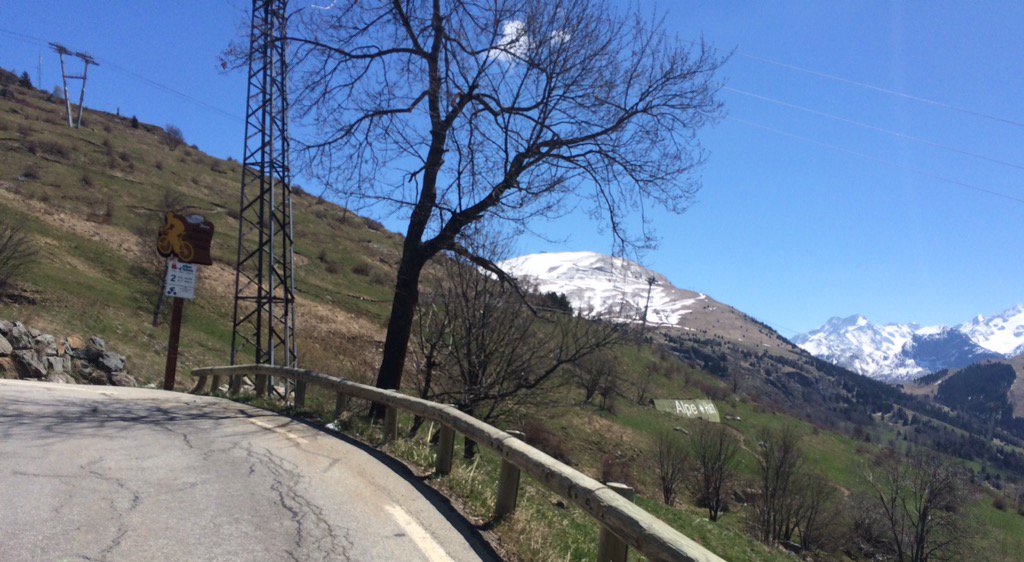 RTWOrthoDoc's tweet photo. Two awesome cycling days behind us: day 5 incl Alpe d'Huez and day 6 'Queensride' incl Mont Ventoux #cycleforscience https://t.co/ECU6UmZghO