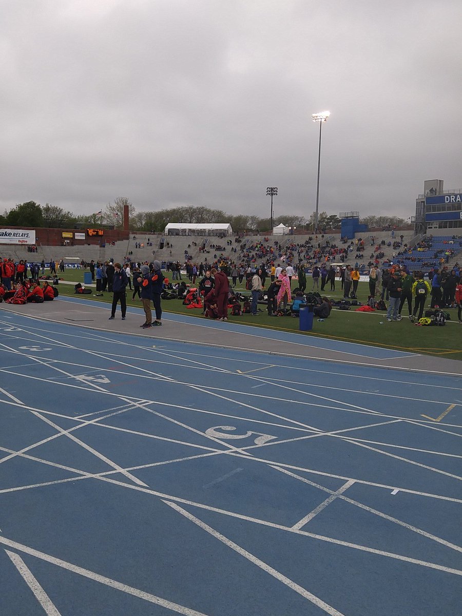 LM_GirlsTrack's tweet photo. Feels more like cross country weather than track & field weather out here #drakeweather https://t.co/RvUOLhKDAh