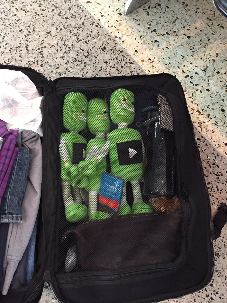 patrickaterrell's tweet image. Bye bye Las Vegas. Going to my new home in Seattle with three kids. #VivaLasVBot