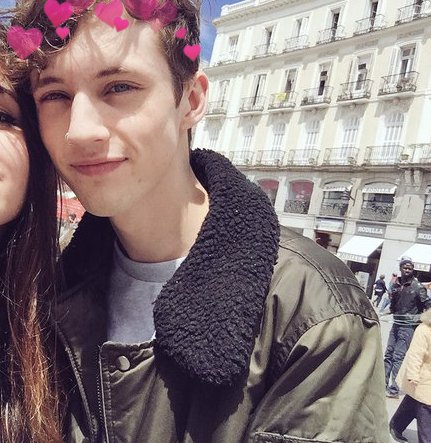 troyewithearts tweet picture