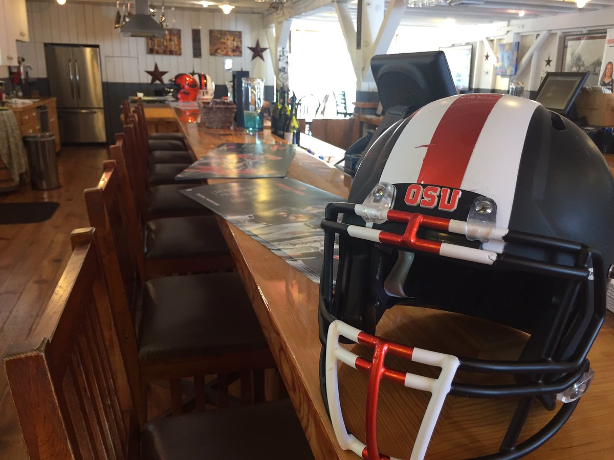 OurBeaverNation's tweet photo. Excited to be at #RoxyAnnWinery for Medford #BeaverRoadShow. Also follow us on @instagram (@OurBeaverNation) https://t.co/SvyHxkrgGI