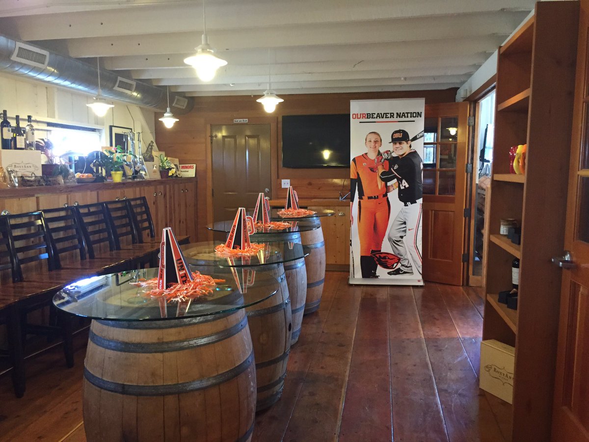 OurBeaverNation's tweet photo. Excited to be at #RoxyAnnWinery for Medford #BeaverRoadShow. Also follow us on @instagram (@OurBeaverNation) https://t.co/SvyHxkrgGI