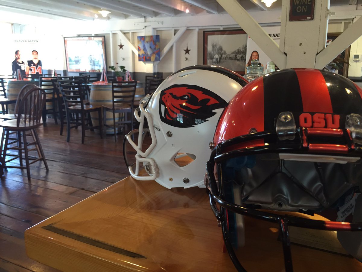 OurBeaverNation's tweet photo. Excited to be at #RoxyAnnWinery for Medford #BeaverRoadShow. Also follow us on @instagram (@OurBeaverNation) https://t.co/SvyHxkrgGI