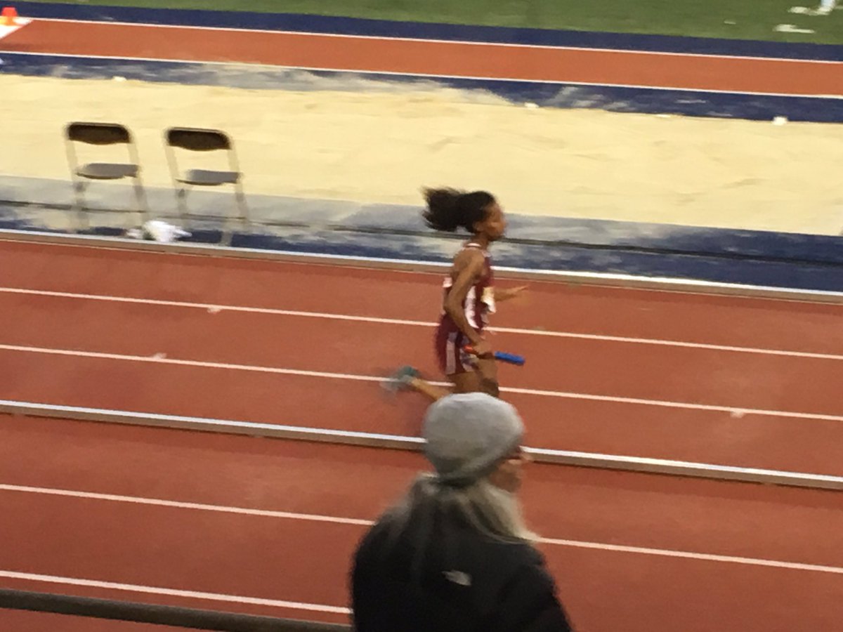 MilesplitMD's tweet photo. Beth Taye @Beee726 anchoring @PBHS_Track girls in the #PennRelays DMR. https://t.co/RkKFYHzVZl