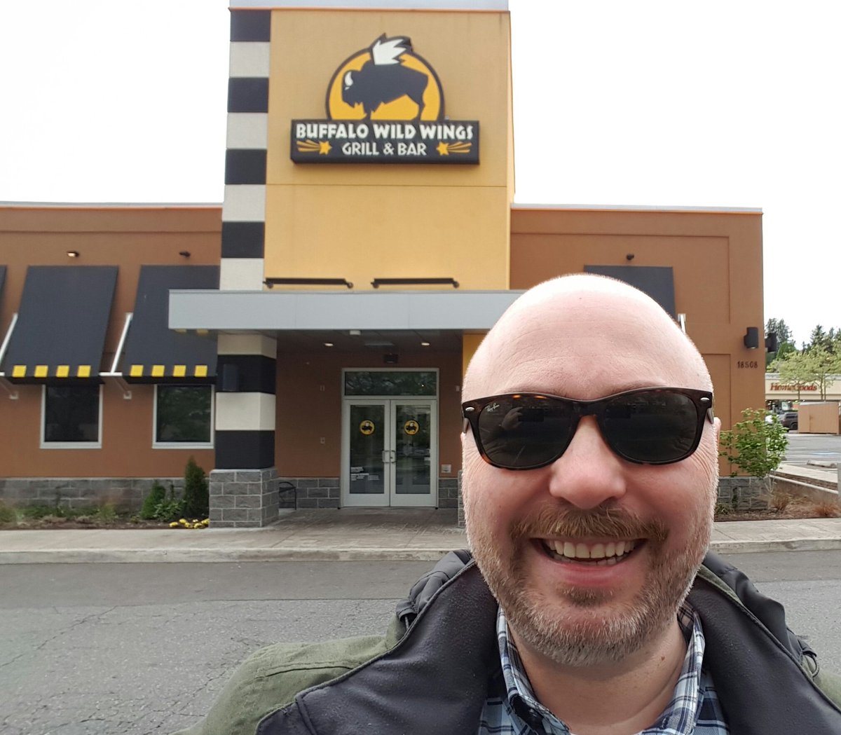 patrickyearout's tweet photo. @CHARTtrainers #CHARTMonth Heading into @BWWings for a very late lunch and ready to try everything on the menu! https://t.co/Y1odkw130Z
