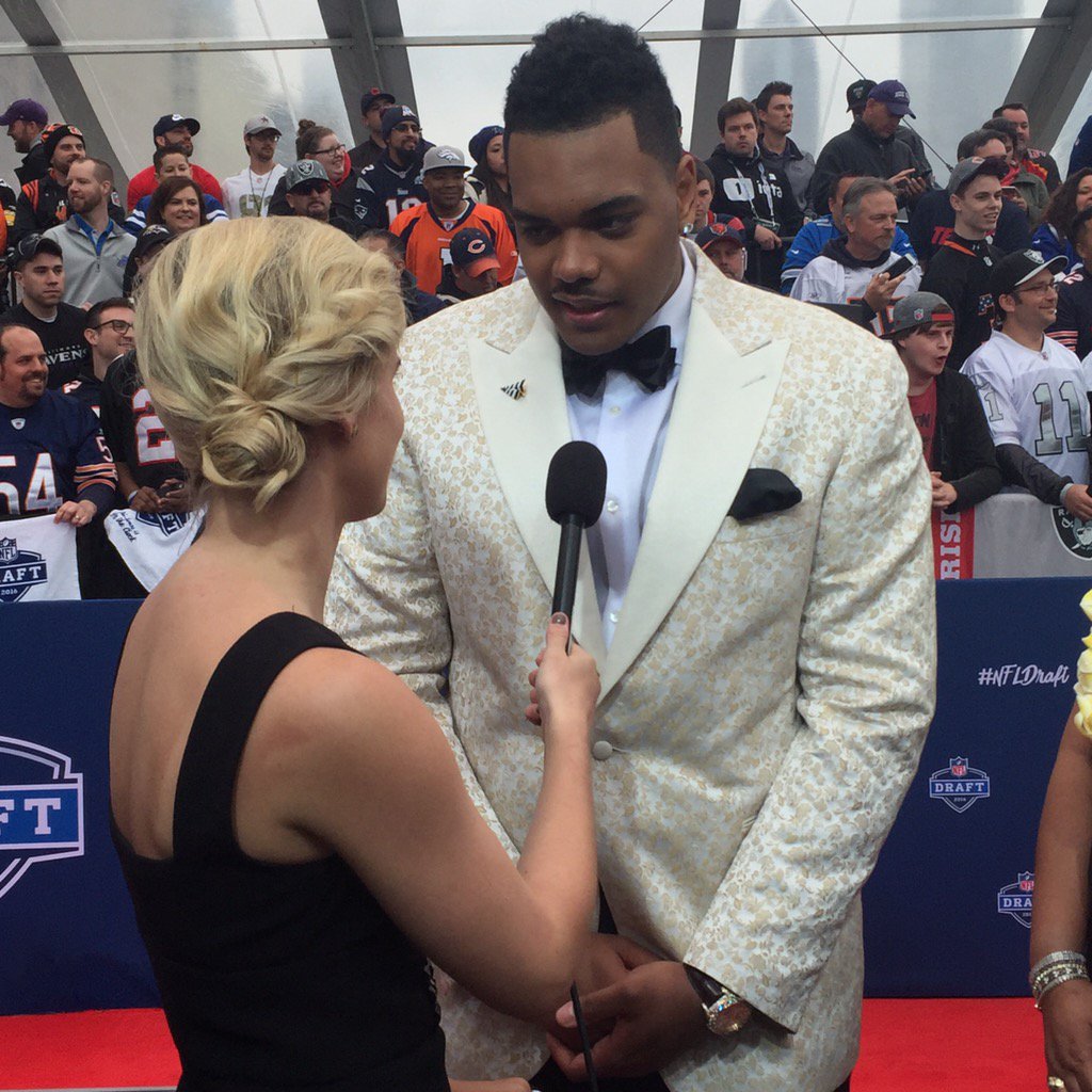 LenaBlietz's tweet image. Ronnie Stanley is ready for his close up. #MedillDraft #DaDraft