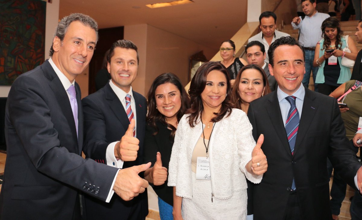 pepechedrauimx's tweet photo. Acompañando a nuestra candidata @SoyBlancaAlcala a la comida anual del club de empresarios de Puebla. https://t.co/AOLanTd8HA