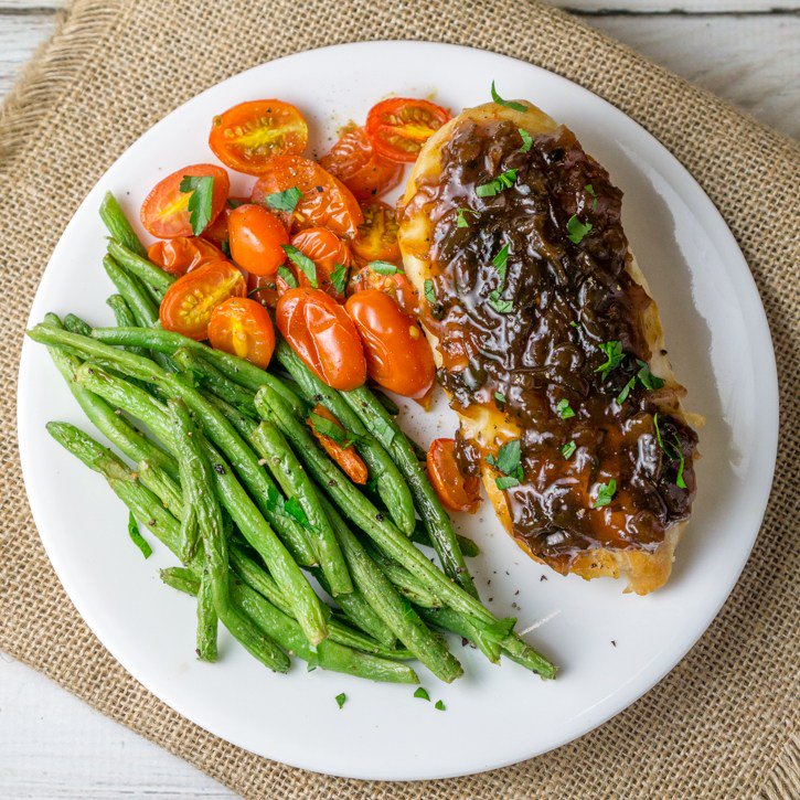 TopMates's tweet image. Chicken w Onion Shiraz Sauce #Recipe via @BabaganoshBlog "most easy delicious chicken ever!" bit.ly/1XXpxpU