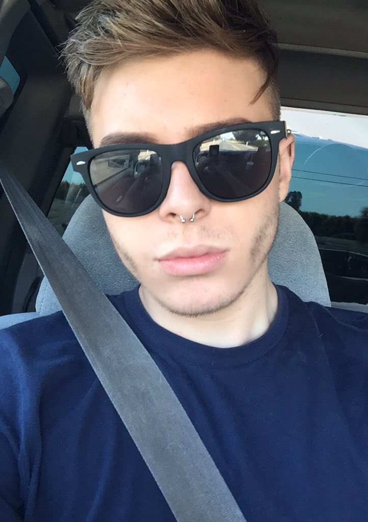 INSTAH0E's tweet photo. Stuck in traffic ugh :( https://t.co/J28sHbzUpx