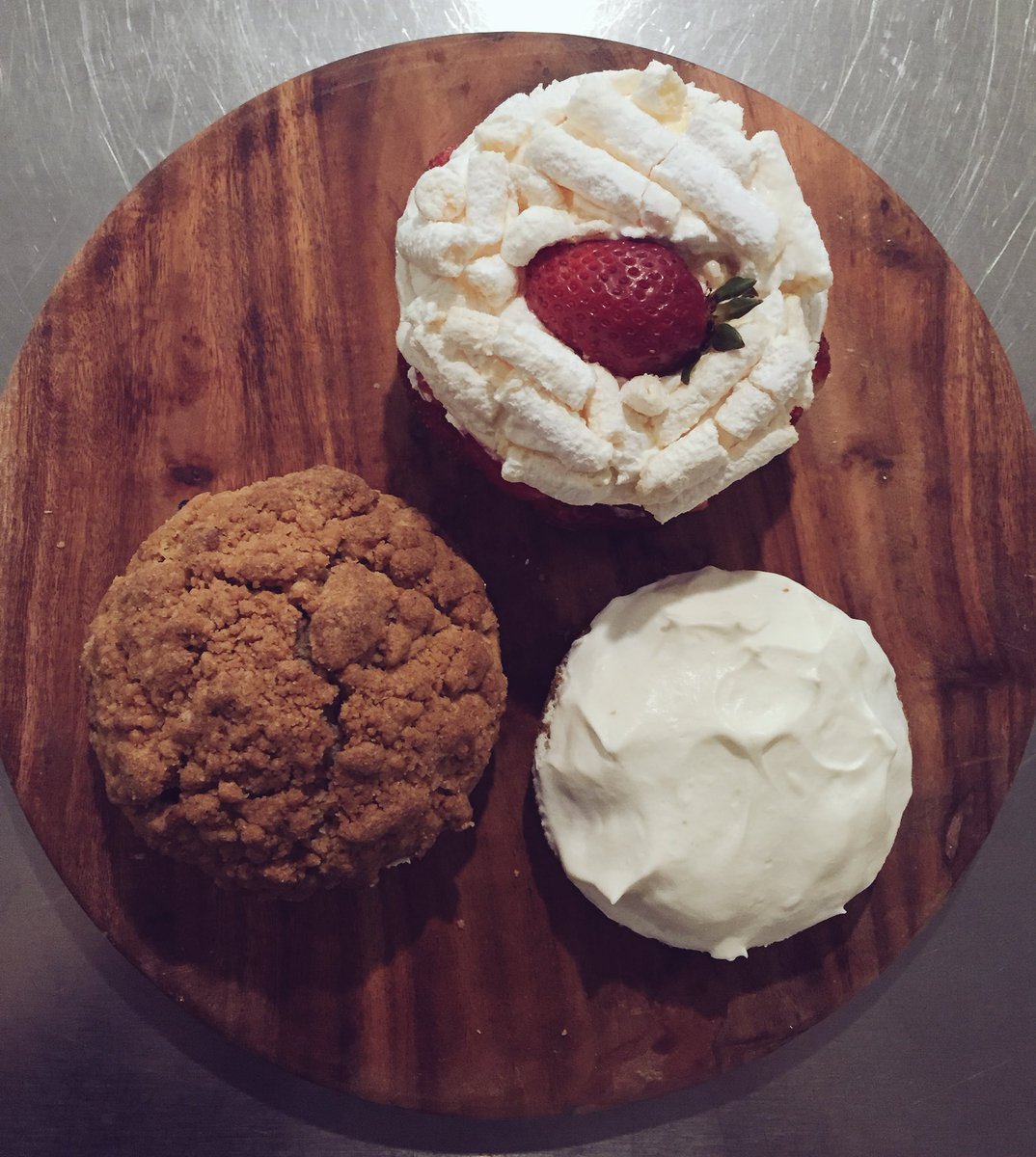 ExpendioDurango's tweet photo. ¿Antojo de media tarde? Ven a probar alguno de nuestros postres. #ExpendioDurango. https://t.co/jTSI68tsyH
