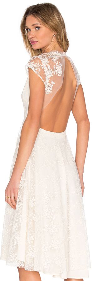 AALIYAH BACKLESS LACE : SAU is the answer for modern working women all around the world who
bit.ly/1pLQkJW