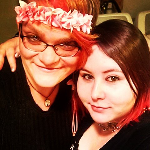 BtrSryThnSafe's tweet photo. @AshyScott44 #friendsbychance #sistersbychoice #rockinred #lookinpretty Best friend days<3 https://t.co/VwiU4scxmT
