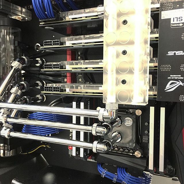 DigitalStormPC's tweet photo. Another day, another 4-way Titan X build with copper tubing!
#pcgaming #digitalstormpc #dscanada #liquidcooling https://t.co/pIH5kZdLbp