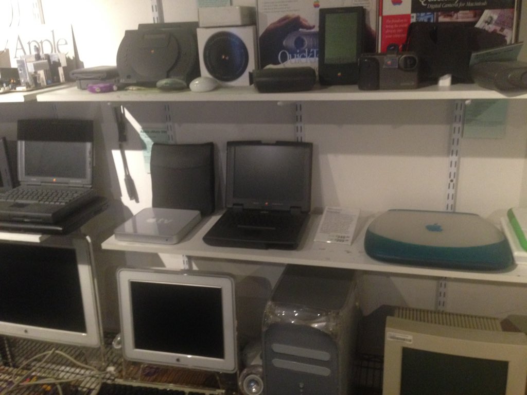paulgolin's tweet photo. Great talk by @chriswinfield at @tekservestudio - wish they'd power up the old Newton on the shelf. #DiscoverNYtech https://t.co/cW8u90Ln1c