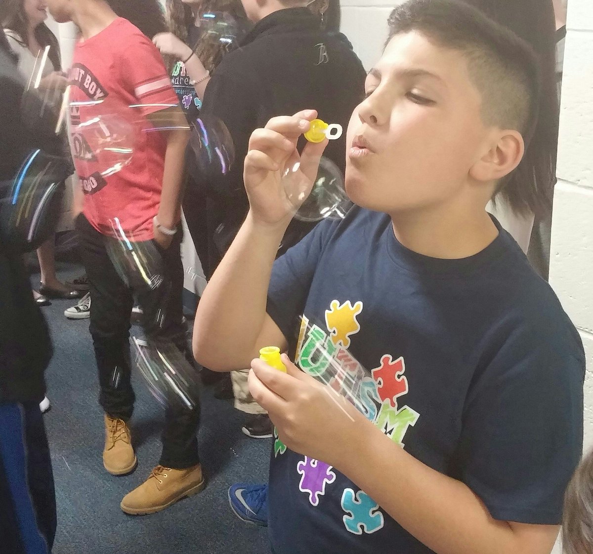 Princess_Pi_314's tweet photo. Had some visitors today!
#BlowingBubblesForAutism
#TakeYourChildToWorkDay
#WeAreDavies
@WilliamDaviesMS https://t.co/4ErV05lxnQ