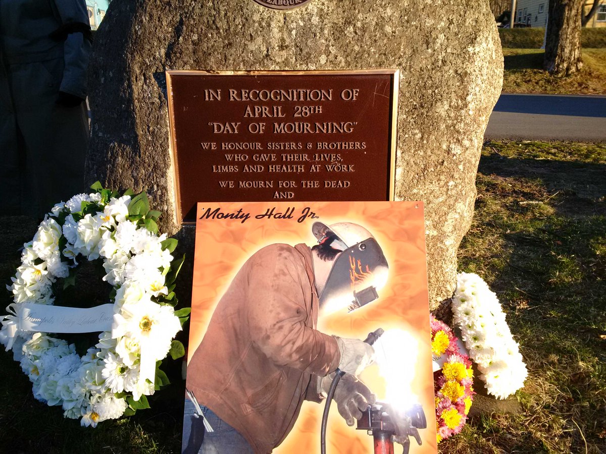 RamonaJennex's tweet photo. Day of Mourning ceremony organized by Annapolis Valley Labour Council #workersafetyfirst @townofkentville https://t.co/lsde69tpwu