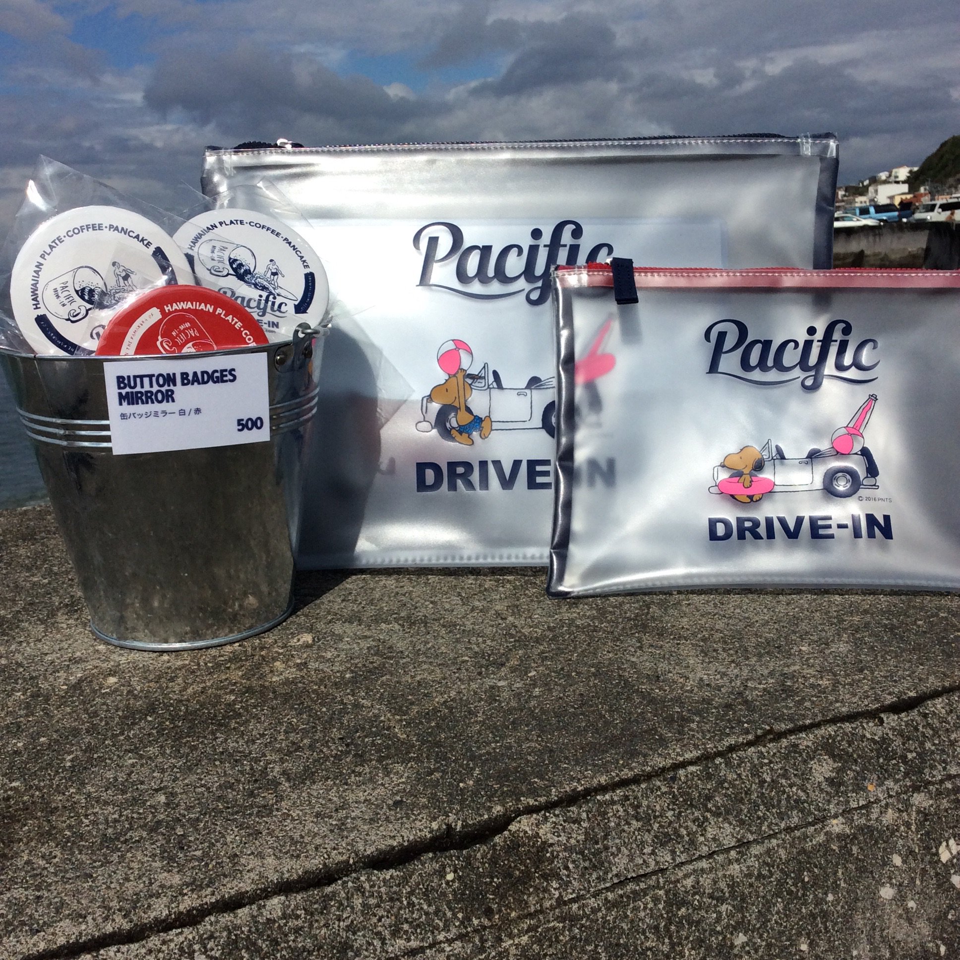 Pacific Drive In 本日より新しくpacificオリジナルグッズが加わりました こちら店頭に並ぶとすぐに売り切れてしまいます日焼けスヌーピーポーチ Lサイズ 2700sサイズ 2100です 防水なので夏はこのポーチを持って海にgo Pacific Drive In 本日より新しくpacificオリジナルグッズが加わりました こちら店頭に並ぶとすぐに売り切れてしまいます日焼けスヌーピーポーチ Lサイズ 2700sサイズ 2100です 防水なので夏はこのポーチを持って海にgo