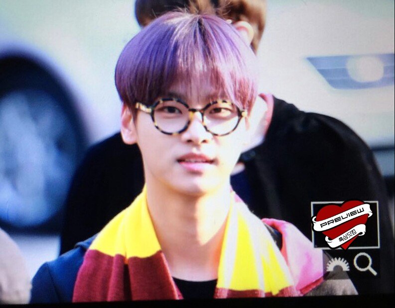 gmrtla_'s tweet photo. 160429 #빅스 뮤직뱅크 #학연 출근 프리뷰 (@CHA_NNNNN) 너무 귀여워서 숨 못쉬게써...😭 https://t.co/FcpVefAVoj