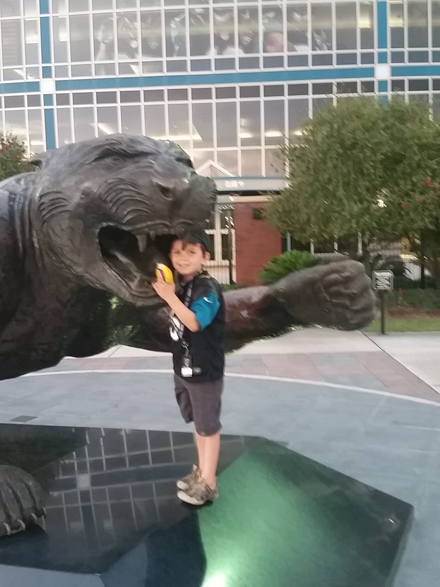 RickyRegs's tweet photo. Jaguars Draft Party #DraftBosa https://t.co/9KkAN0F2Xn