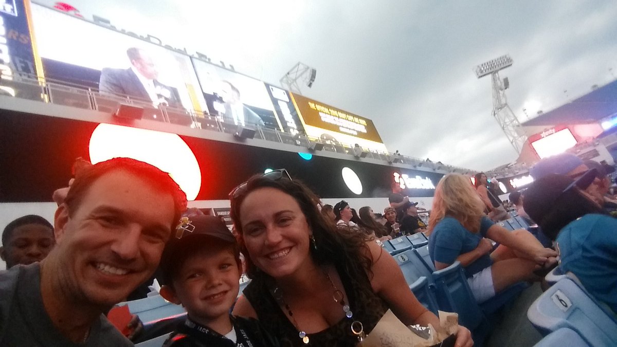 RickyRegs's tweet photo. Jaguars Draft Party #DraftBosa https://t.co/9KkAN0F2Xn