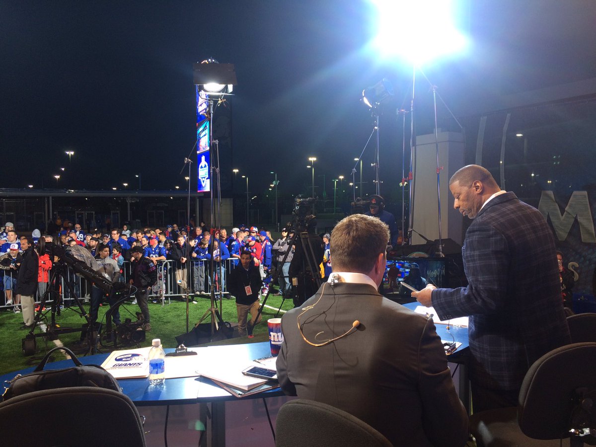 ThePapacast's tweet photo. @Giants 1st&amp;10 #DraftNightLive by @verizon @MSGNetworks 8:30 https://t.co/sSHDu5ubz5. @CarlBanksGIII @davediehl66 https://t.co/aCU8MdhaP0