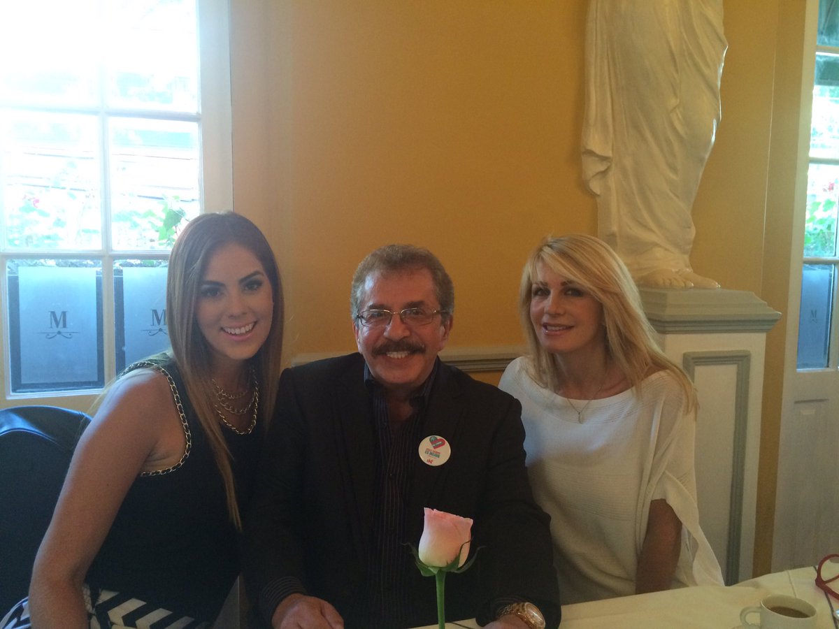 tonybalardi's tweet photo. Encantadoras jakie Sauda y Patsy en #CodigoAyuda https://t.co/shBC52kAmM