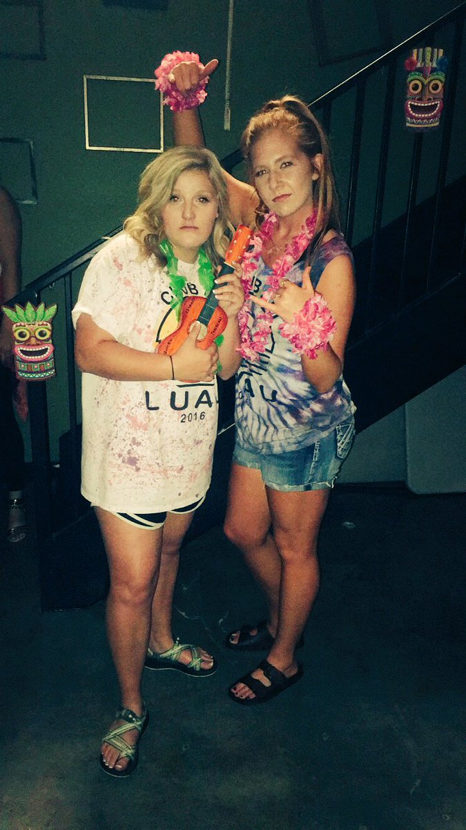 LilGingaNinja02's tweet photo. Luau Love💙🌺 https://t.co/pWlPYcykhF