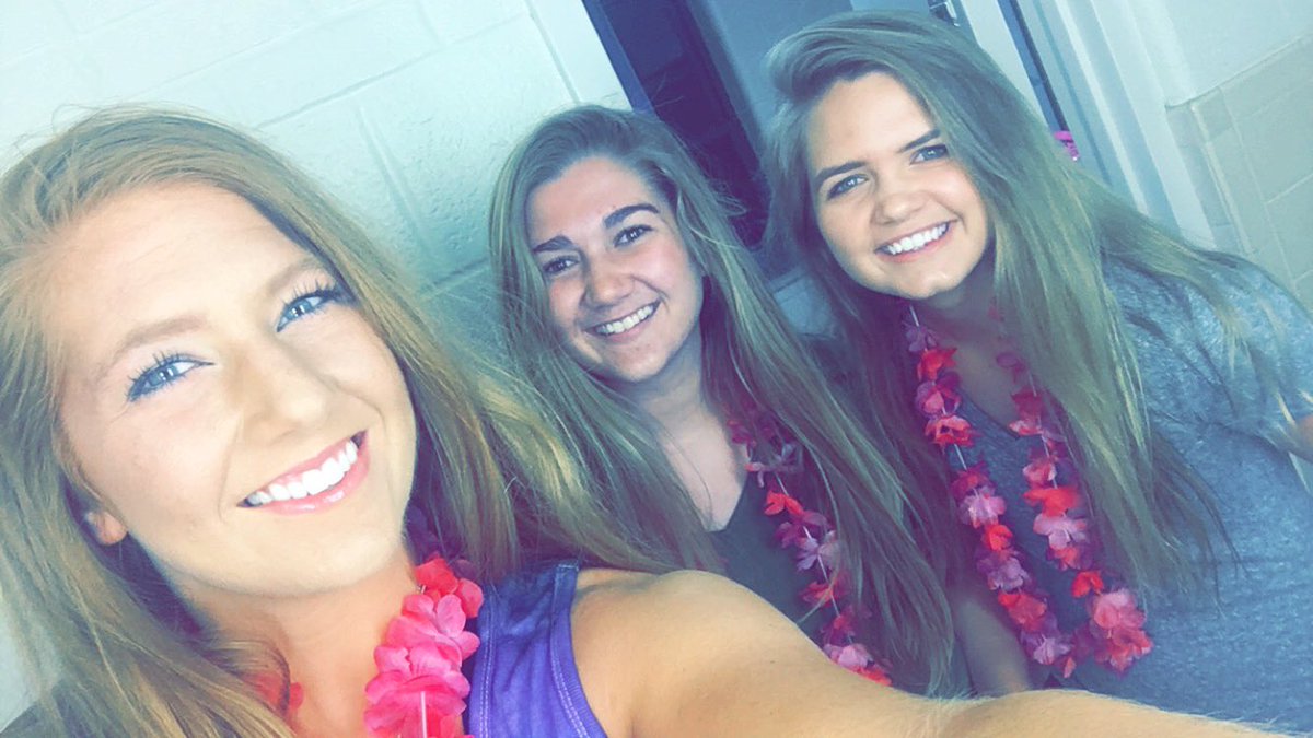 LilGingaNinja02's tweet photo. Luau Love💙🌺 https://t.co/pWlPYcykhF