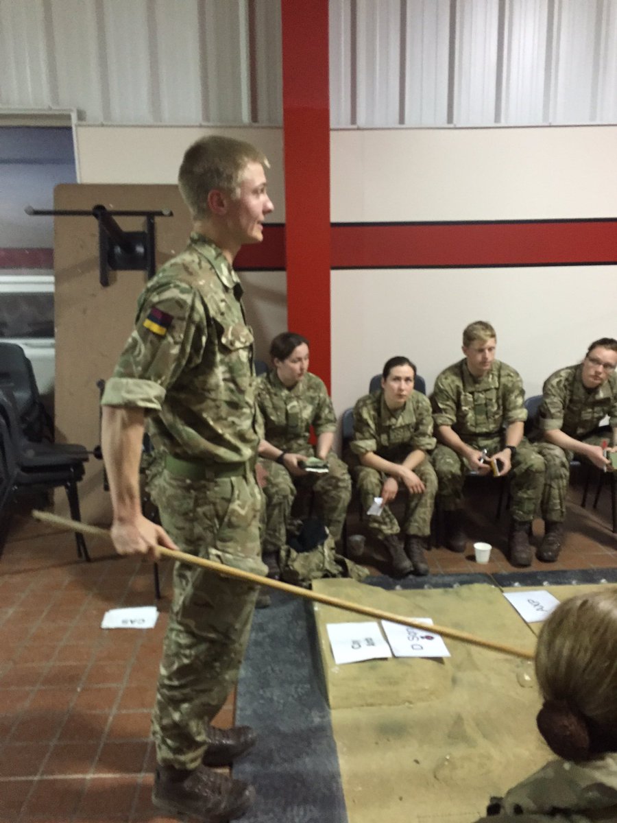 1_med_regt's tweet image. Canada updates: Prairie Storm 1- "The Story begins for 1 Armd Med Regt" Lt Evan Taylor briefs the team on his plan.