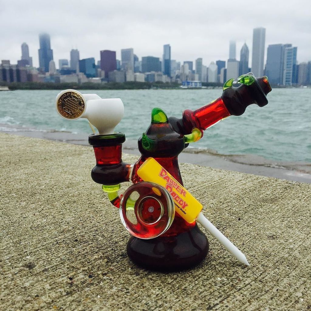 HiveCeramics's tweet photo. #Repost from IG - by @smoke219 - Crushed opal UV rig from @huffyglass 14mm banger from @hiveceramics @mothership_gl… https://t.co/h58JlFgvg2