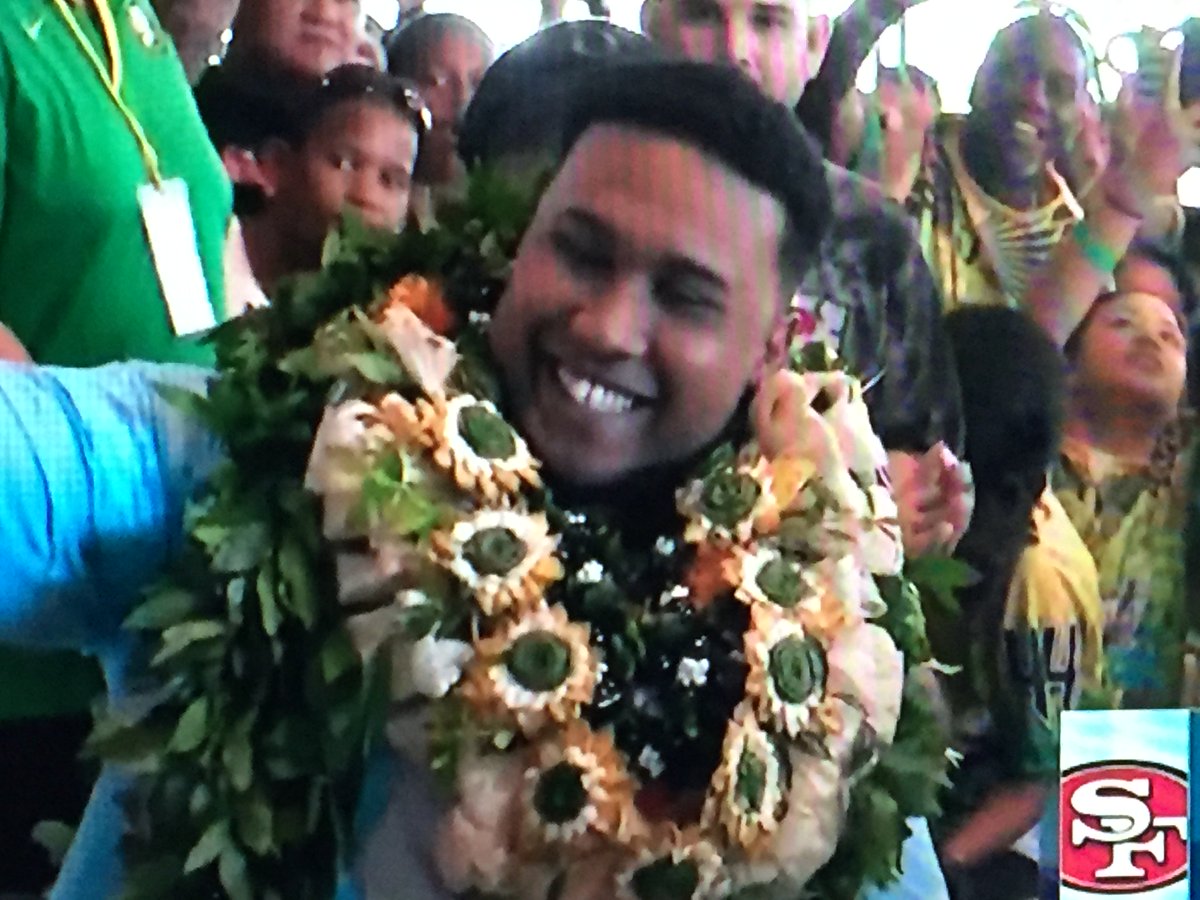 Ballertainment's tweet photo. DeForest Buckner, is the 49ers choice at #7.  He’s a DE out of Oregon. #2016NFLDraft  #HawaiiNative https://t.co/KWPPrnCdwb