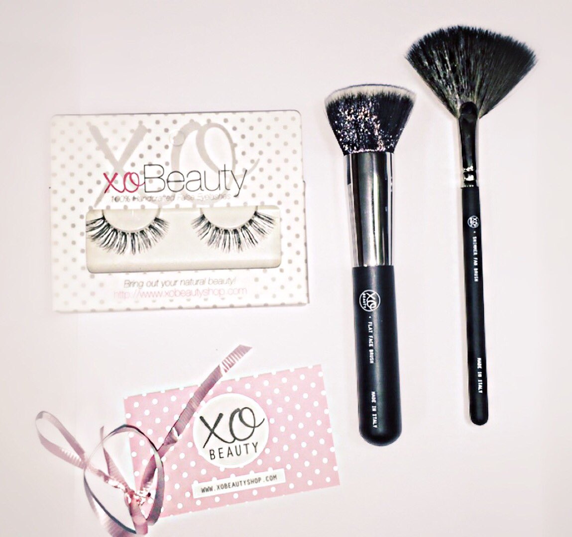 alys0r_'s tweet photo. Yay love you @xoShaaan my palette is on its way too 💞😊 https://t.co/9Szqtn3oqF