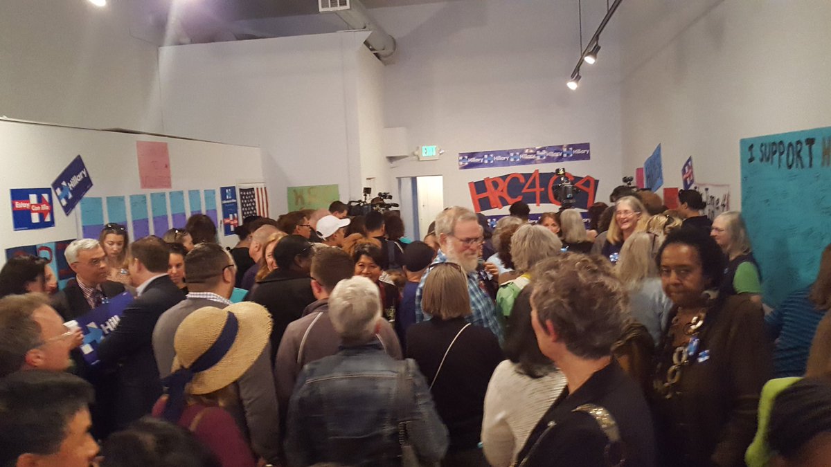 woodstiff's tweet photo. At #CaliforniaforHillary campaign office operating #Oakland Out the door packed! #transforhillary #LGBTforHillary https://t.co/0rbC4SJE7l
