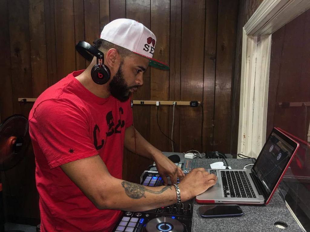 producerpassion's tweet photo. Follow @djKresBeats
#producer #studioflow #protools #abelton #nativeinstruments #beats #music #mpc #apc #macbookpr… https://t.co/a12nCRbPTH