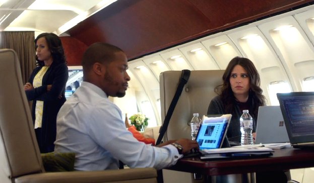 ScandalABC's tweet photo. "Mellie!" ~Marcus~
"How did you do that?" ~Quinn~
Marcus the Mellie-whisperer 😂😂😂
#Scandal https://t.co/Zpfob0zPvQ