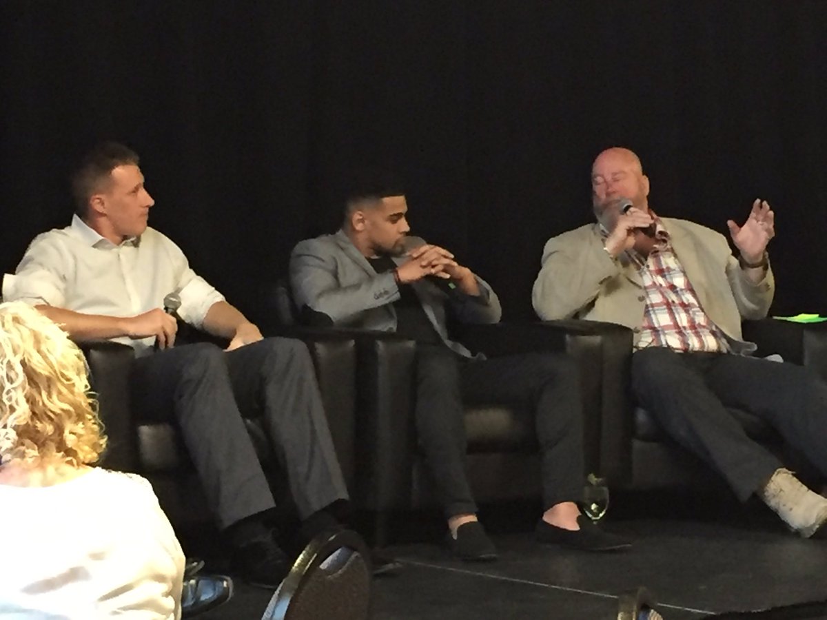jillyw69's tweet photo. @andrewharris33 & @Drew_Willy answering questions at the @WinnipegRifles fundraising dinner. So awesome! #gorifles https://t.co/3LdVmysp4T