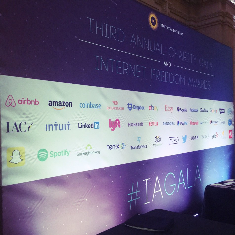 JayneSandman's tweet image. Getting ready to try out the #OcculusRift at #IAgala.  Congrats to @InternetAssn!