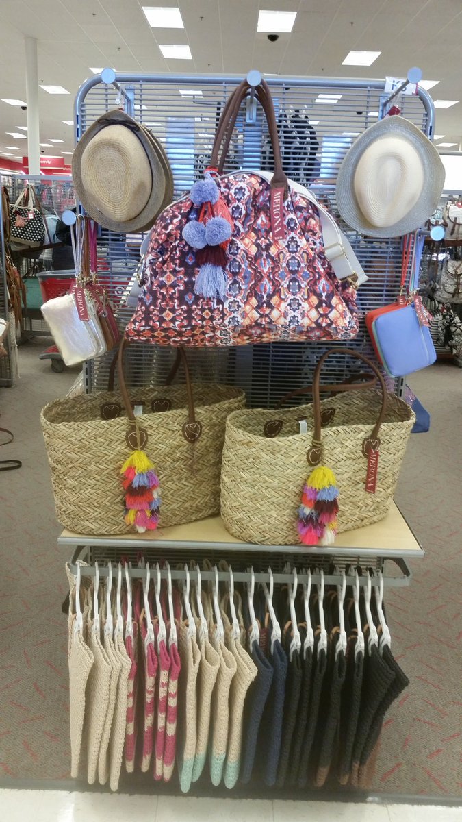 76gretchen's tweet photo. new freshness in accessories this week #vmtl @albaby24 @JenieBrisson @ashleysunYYC #targetstyle https://t.co/UIUemWHqW0