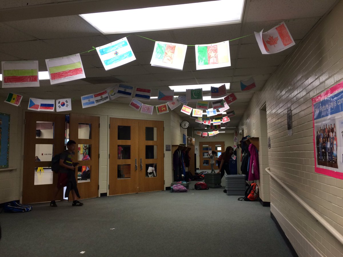 MsSamara_'s tweet photo. I love the diversity at my school!Amazing international night! #brcpride #APSisAwesome @APSsocstudies @APSVirginia https://t.co/VskjKzIrsq
