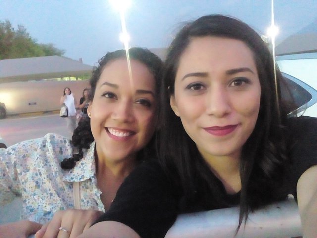 dulcee_bell's tweet photo. @DrakeBell now we are outside waiting for you #Drakebellenmty https://t.co/EM20KOaGwy