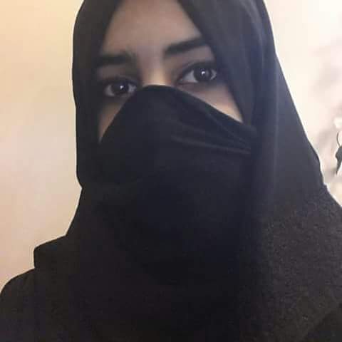 انا مزاجيه غير عن باقي الناس
وحتى قصيدي بـ حد ذاته مزاجيه
أكتب شعر من قلب صادق وحسّاس
وإليا أنجرحت يكون شعري.. علاجي