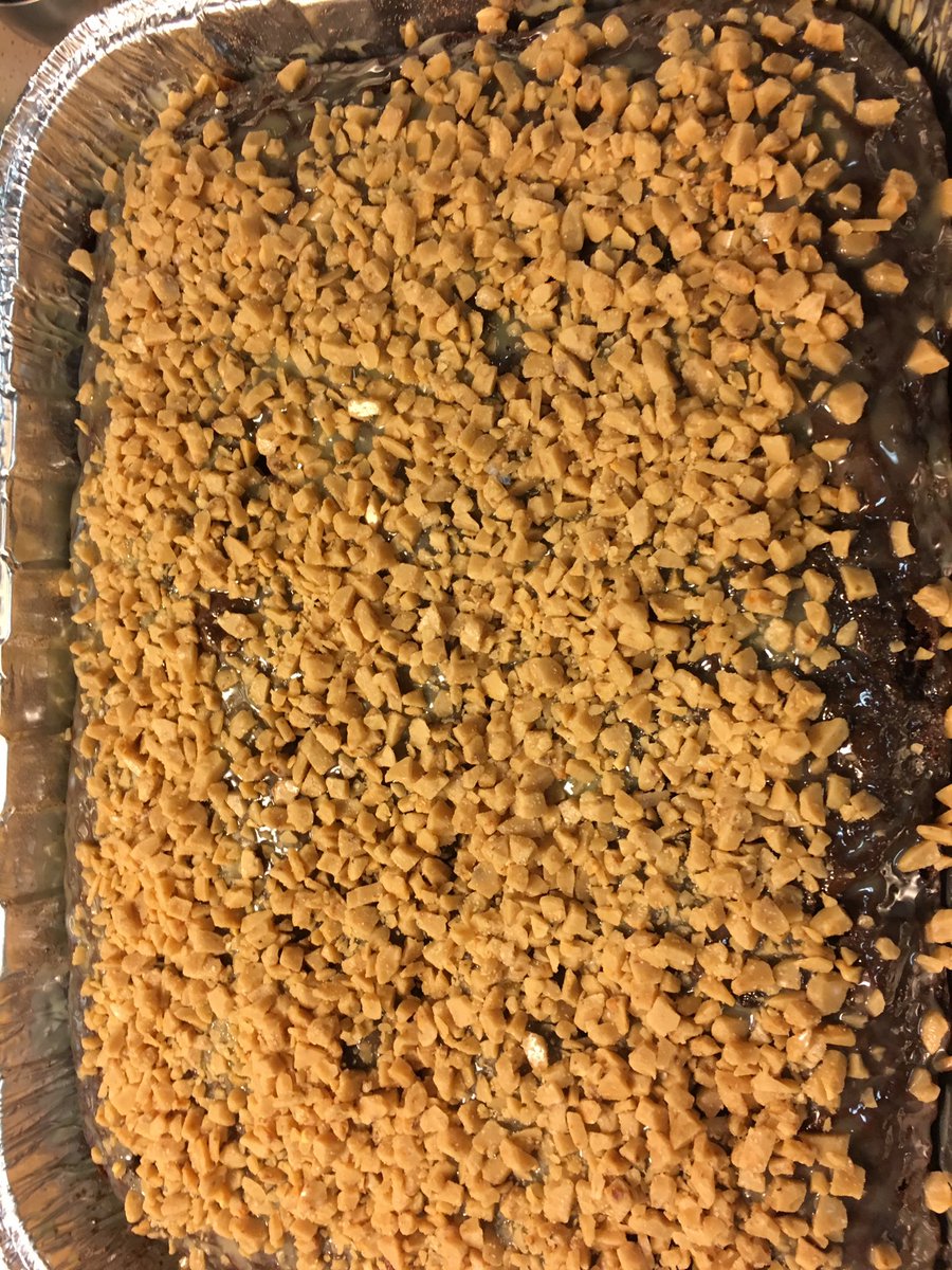 Courtstuffs's tweet photo. Plotting my coworkers' death tomorrow #byCAKE 🐷😜 https://t.co/yd5Ubq1YEn