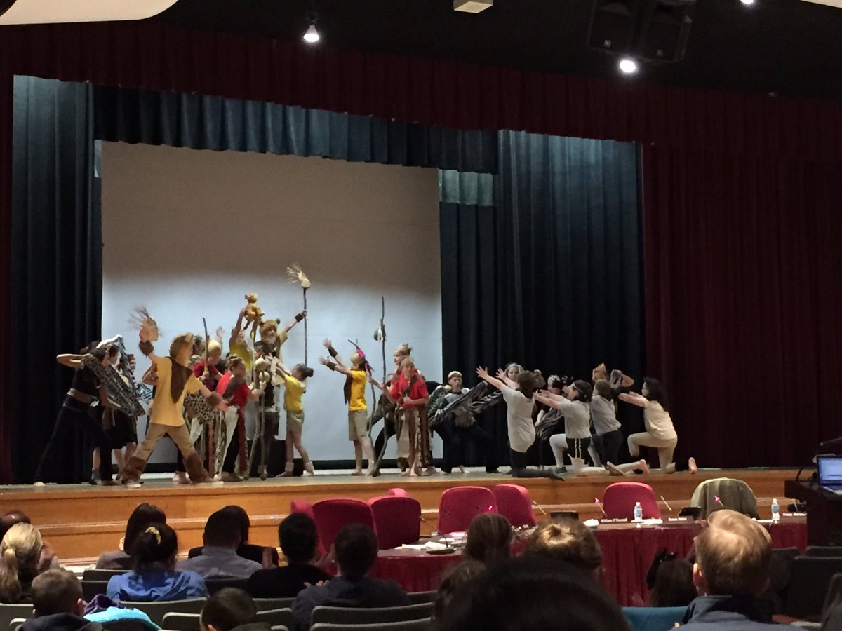 ksal1162's tweet photo. Congrats @ILESMusic and the 5th graders who performed #LionKingKids for the #RTMSD Board tonight #LionOnTheLane 👏🏻 https://t.co/pknKirNskQ