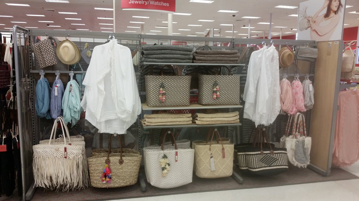 76gretchen's tweet photo. new freshness in accessories this week #vmtl @albaby24 @JenieBrisson @ashleysunYYC #targetstyle https://t.co/UIUemWHqW0