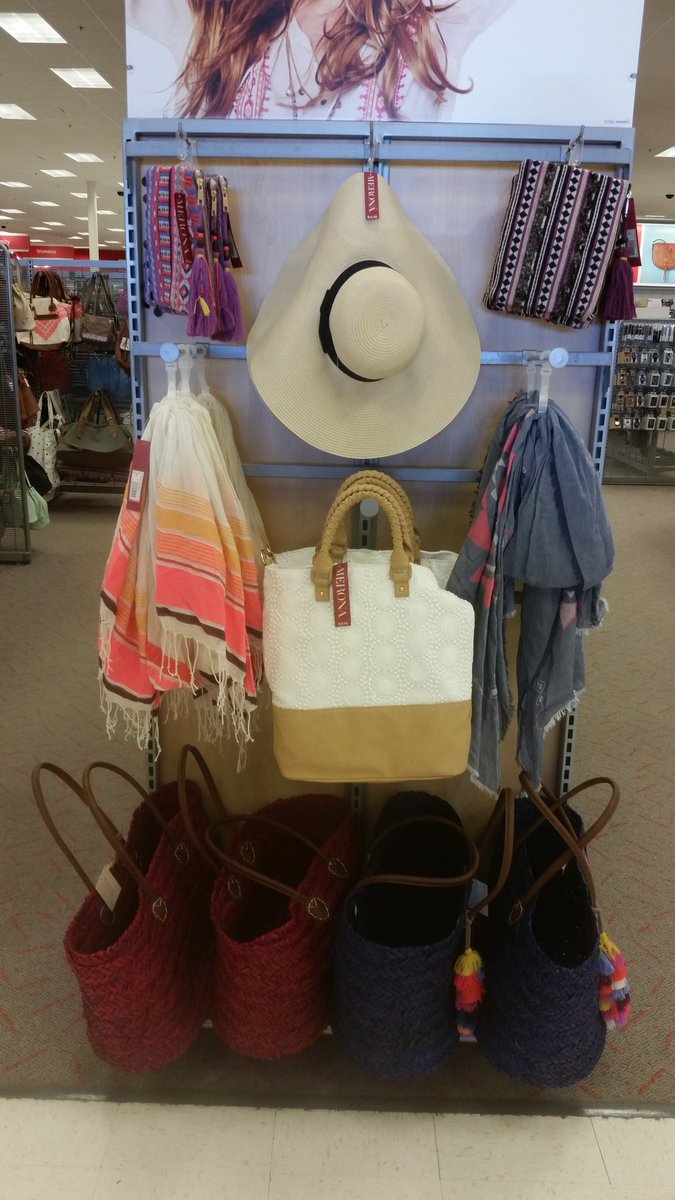 76gretchen's tweet photo. new freshness in accessories this week #vmtl @albaby24 @JenieBrisson @ashleysunYYC #targetstyle https://t.co/UIUemWHqW0