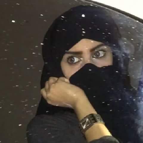 انا مزاجي غير عن باقي الناس
وحتى قصيدي بـ حد ذاته مزاجي/
أكتب شعر من قلب صادق وحسّاس
وإليا أنجرحت يكون شعري... علاجي