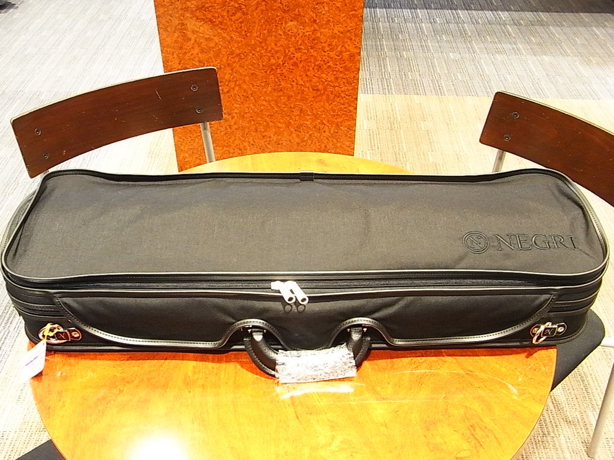 入荷】高級ケースNegriのMilanoが入荷！シンプルな黒の外観に、内装の